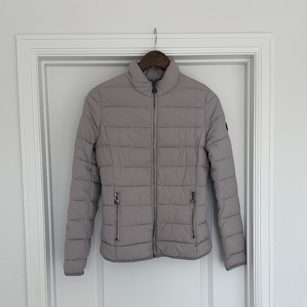 Bernardo Quilted Puffer Jacket in Light Taupe